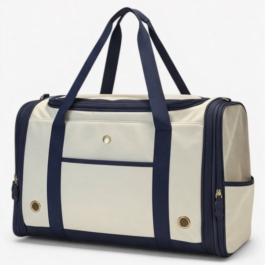 Small dog sitting comfortably inside soft padded pet carrier
Kleiner Hund sitzt bequem in gepolsterter Transporttasche
hundetasche flugzeug 
hundetasche flugzeug leicht 
flugtasche hund 
lufthansa hundetasche für flugzeug
hunhdeflugtasche
